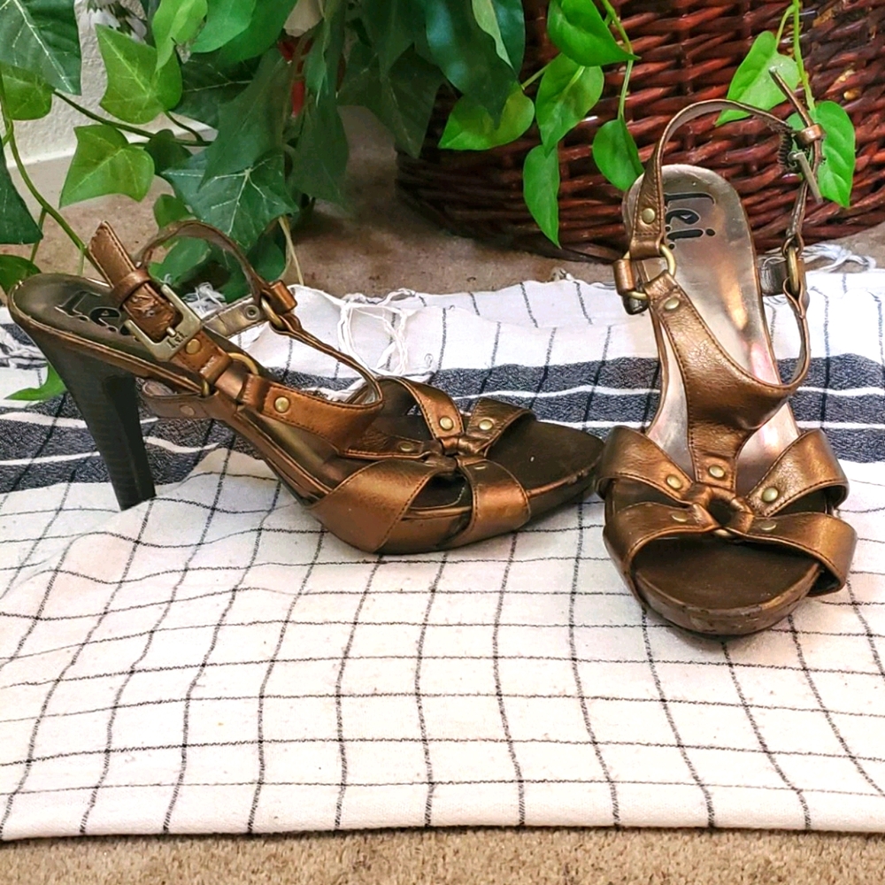 Bronze l.e.i. Heel